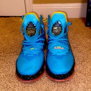 Lebron 19 “Christmas” men’s size 12